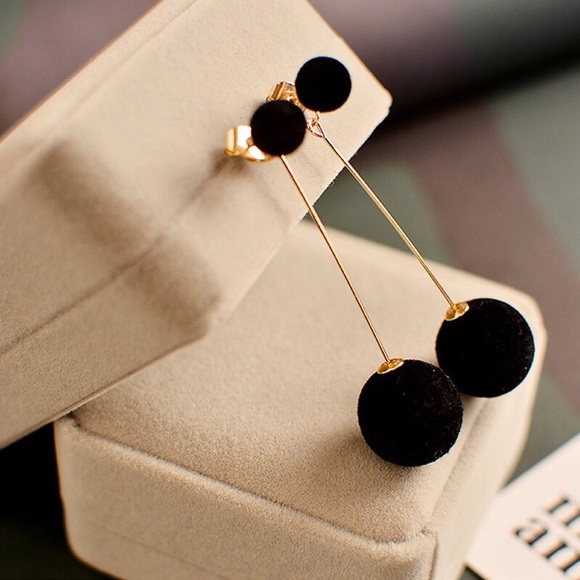 🆕 Black Plush Ball Drop Dangle Earrings - Picture 2 of 5